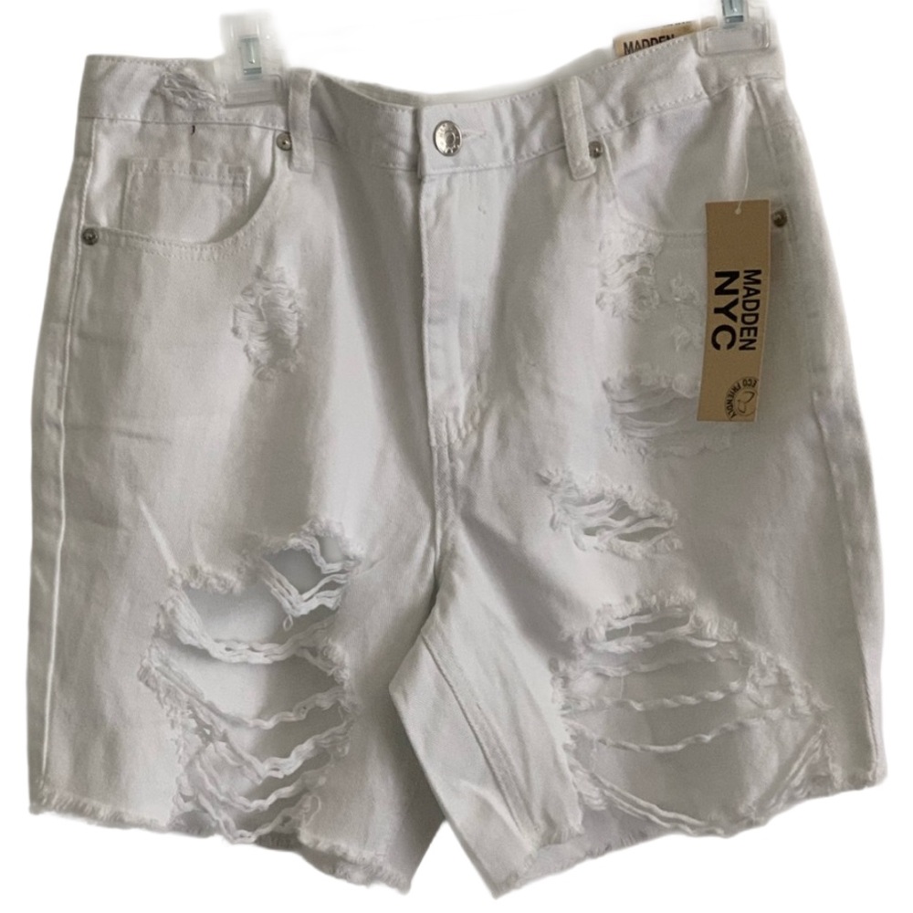 MADDEN NYC Women’s White Ultra Distressed Festival Jean Shorts Size: Juniors 9